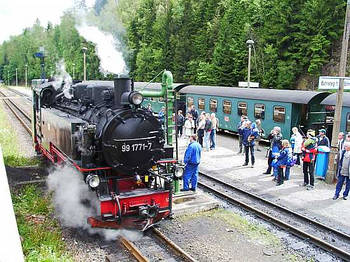 Wei&szlig;eritztalbahn im Bahnhof Kurort Kipsdorf 2001