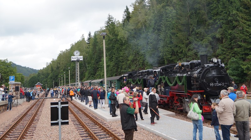 Erste offizoelle Zugankunft im Bahnhof Kurort Kipsdorf 